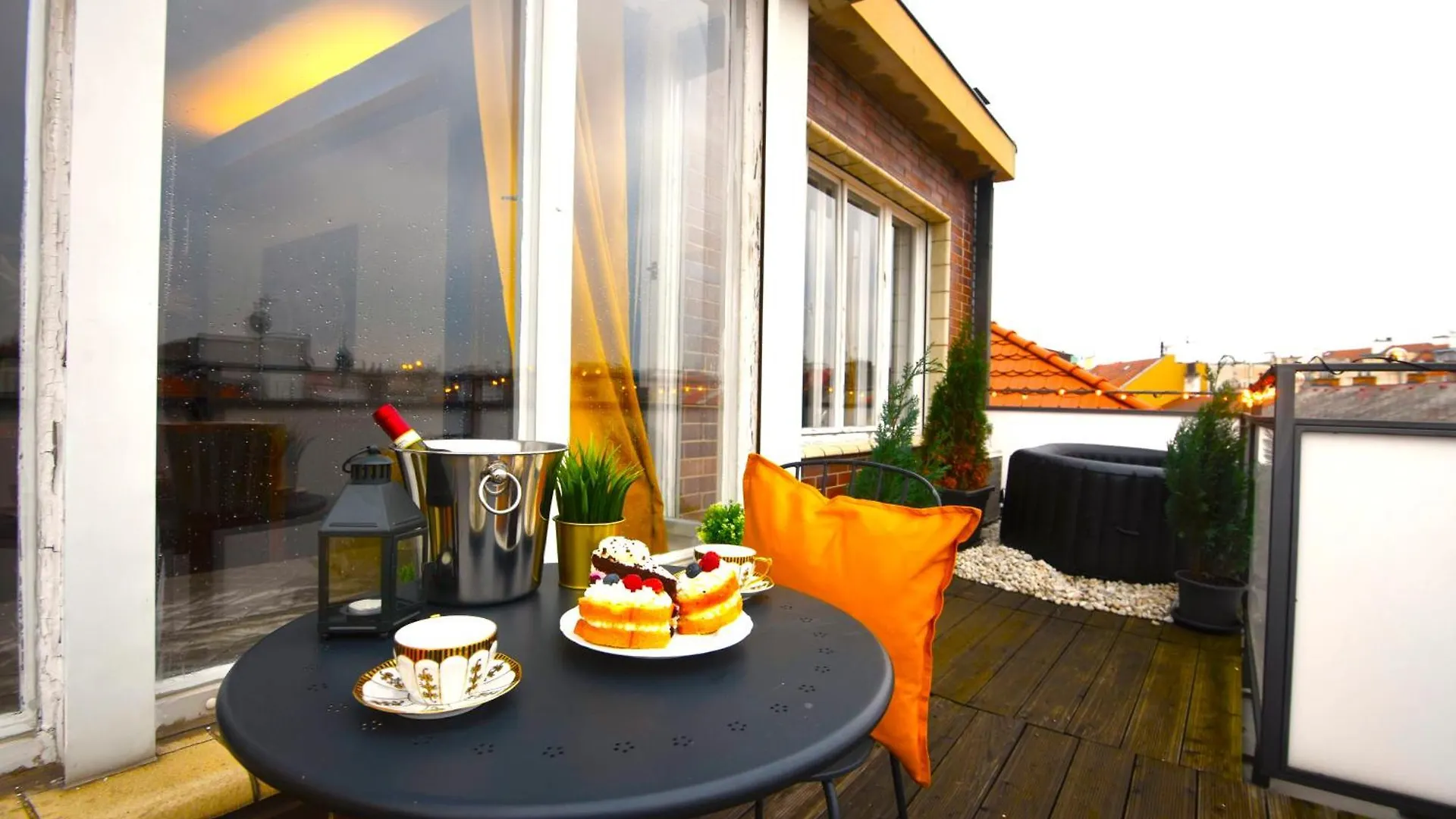 Waterfront River Side Roof Top Apartment - Terrace With City View Prague