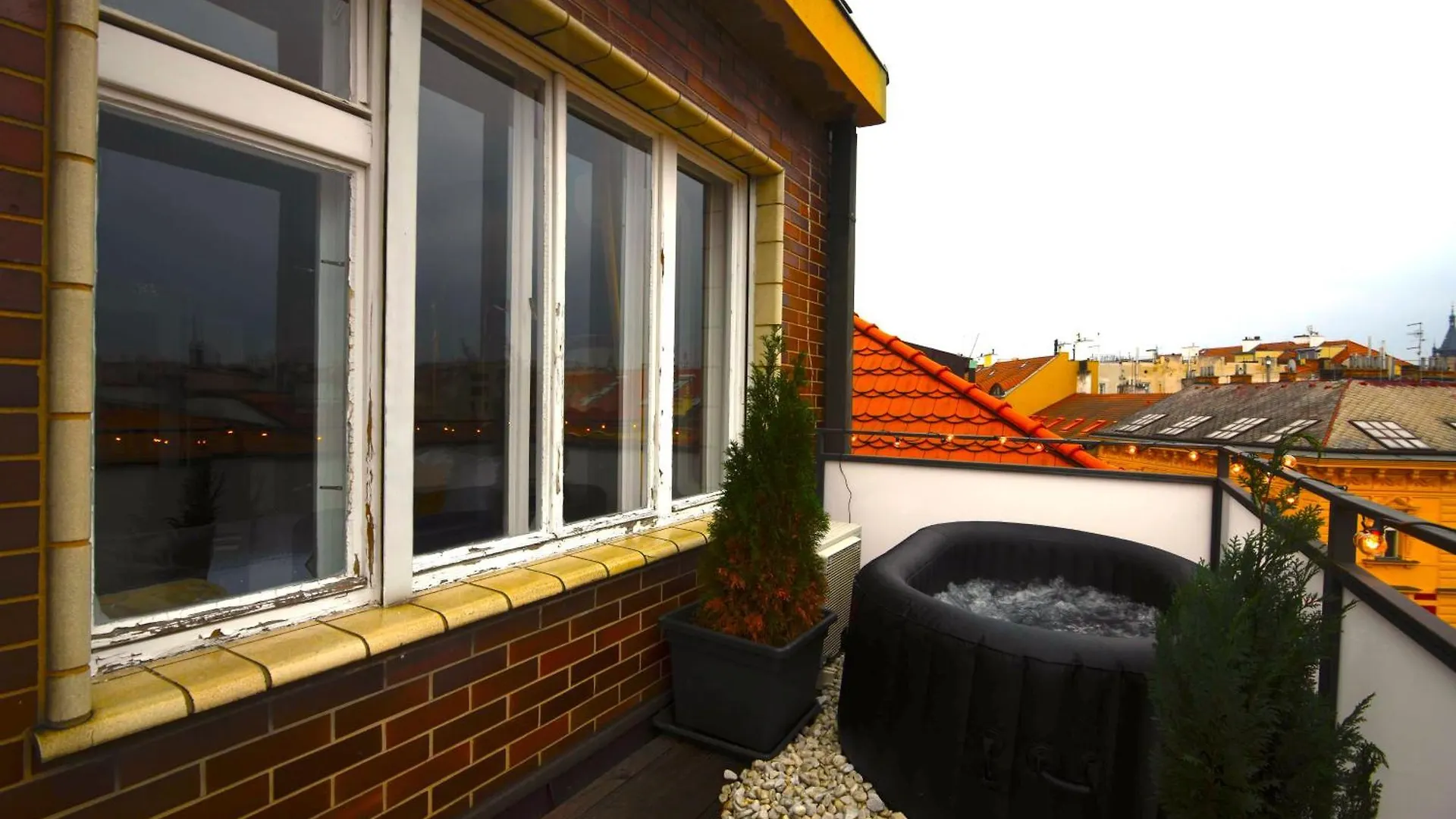 Waterfront River Side Roof Top Apartment - Terrace With City View Prague