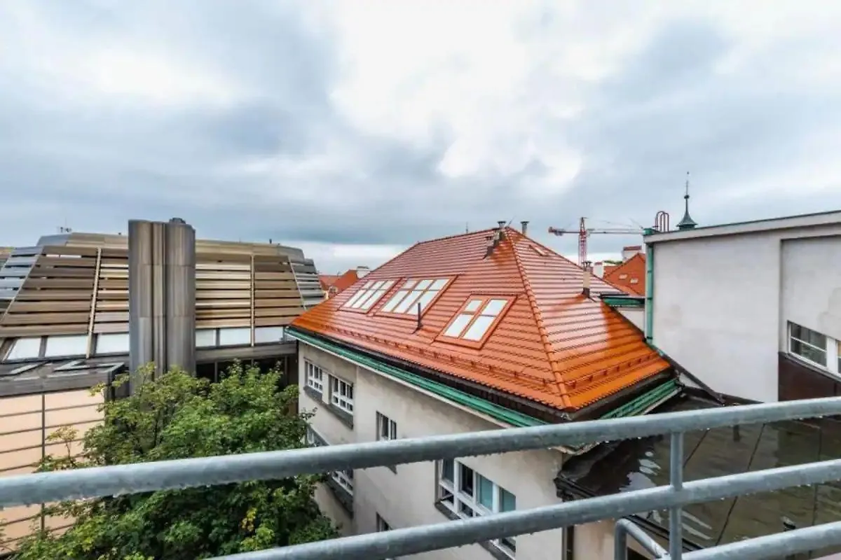 Waterfront River Side Roof Top Apartment - Terrace With City View Prag