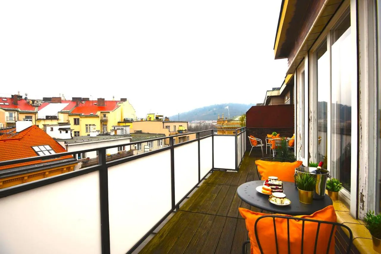 Waterfront River Side Roof Top Apartment - Terrace With City View Prag
