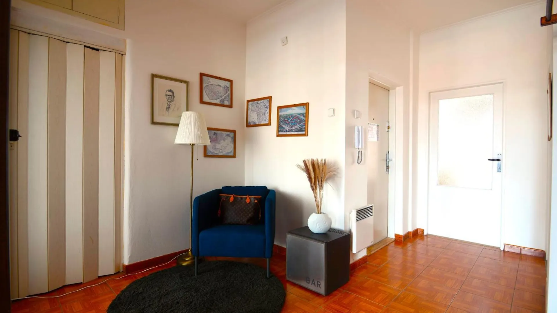Waterfront River Side Roof Top Apartment - Terrace With City View Prag 0*,  Çek Cumhuriyeti