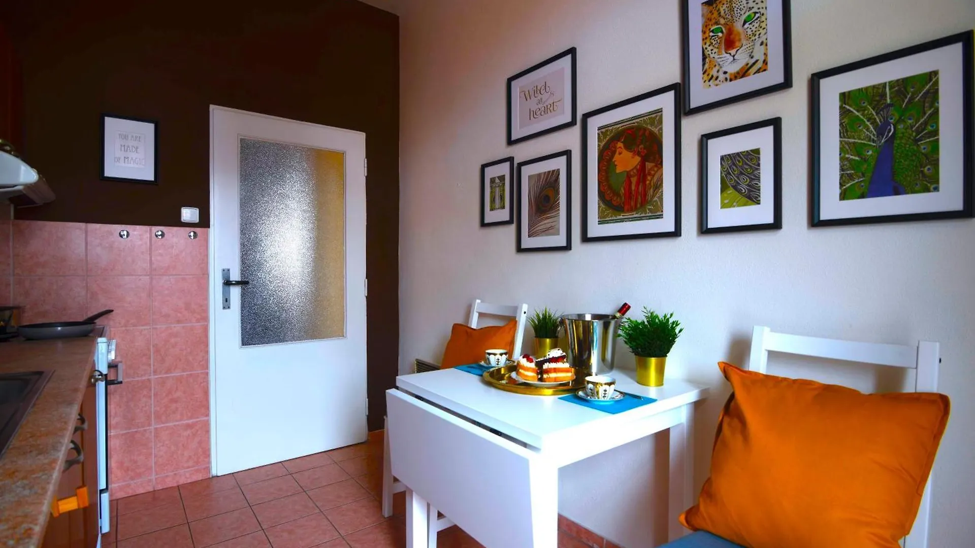 Waterfront River Side Roof Top Apartment - Terrace With City View Prag