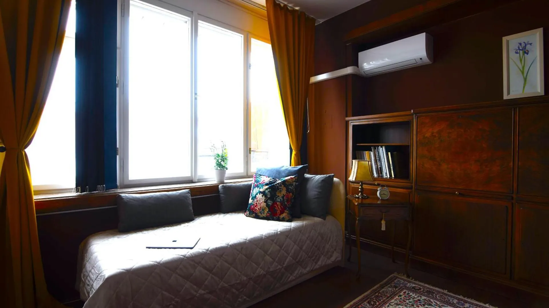Waterfront River Side Roof Top Apartment - Terrace With City View Prag