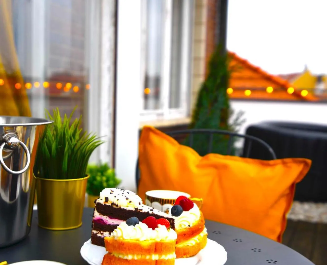 Waterfront River Side Roof Top Apartment - Terrace With City View Prag