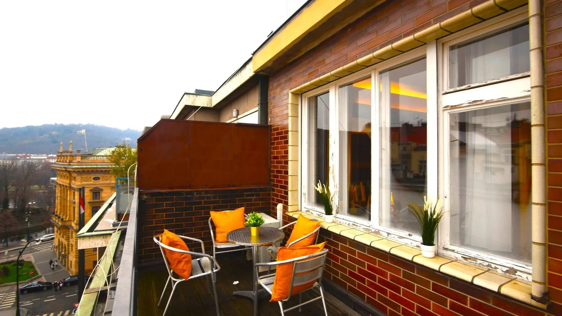 Waterfront River Side Roof Top Apartment - Terrace With City View Prag